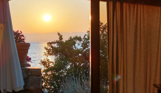 Beachfront Avia Nest - Aspa s Getaway in West Mani