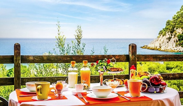 Beachfront Pelion Getaway - Cozy Summer Retreat