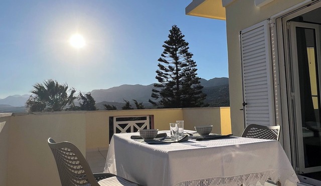 Beautiful apartment with balcony in Katochorio