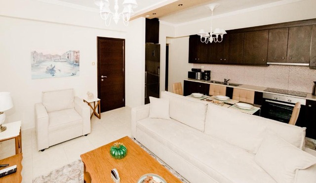 Best House, Ellinou Stratiotou, Ayia, Patra