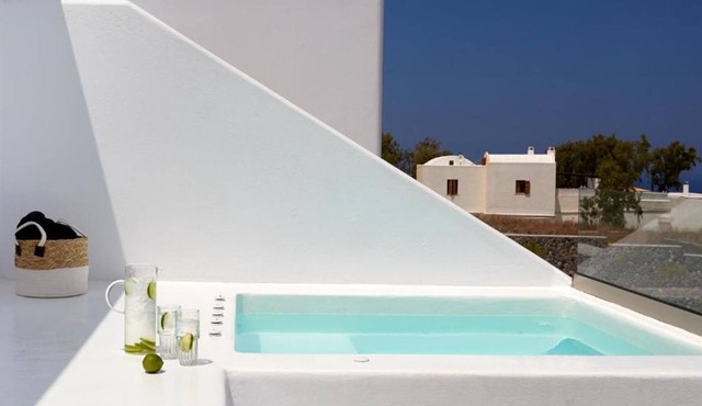 BH390 - C - Suite Santorini