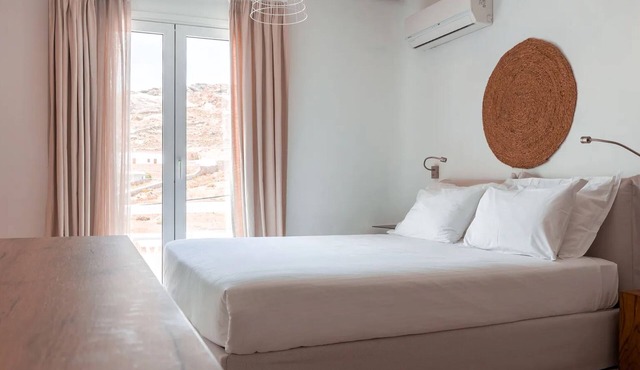 BH662 - C - Suite Mykonos