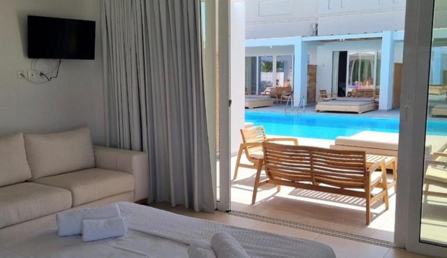 Blue Summer Luxury Suites in Ilida