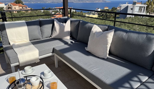 Boutique Villa with private garden, pool & parking. Blue flag beaches close by.