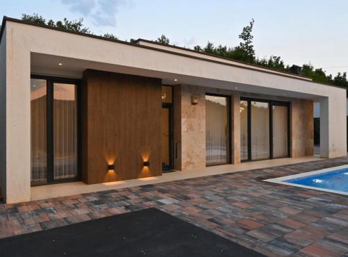 Brick Villas - Poolside Bliss