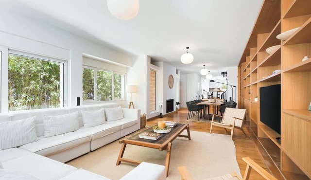 Bright and luxurious family Home in Voula
