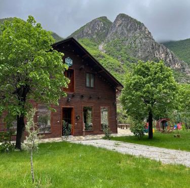 Bujtina Alpine Vanat