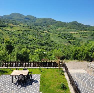 Bujtina Oda Qosja Guest house