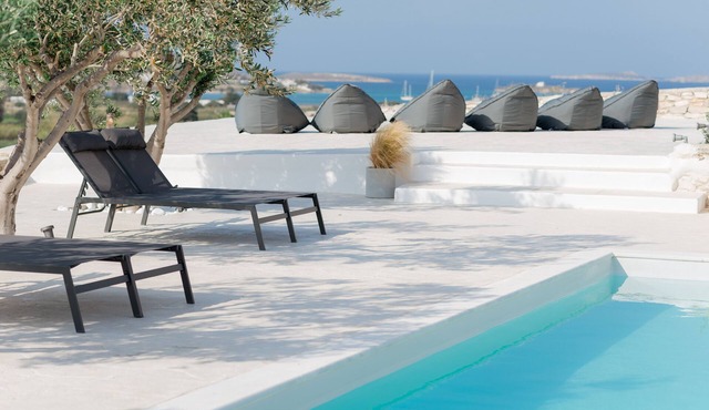 CALM HOUSE IN NAOUSA