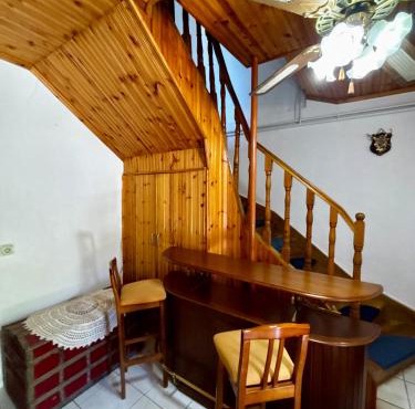 Castle View Traditional House - Free Parking on Site in Gjirokastër