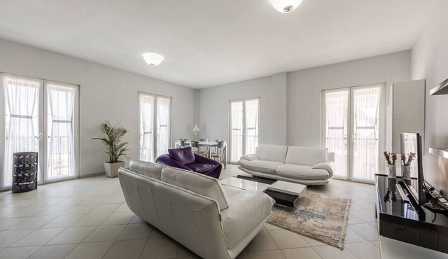Central G`juhadol 2BR Apartment with Free Parking