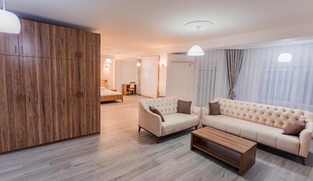 CITY HOTEL