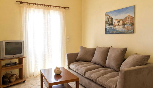 Coastal Charm-Getaway to Artichoke's Seaside Oasis in Xerokampos