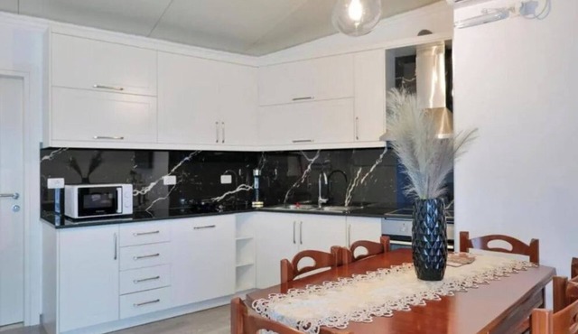 Coastal Dwell - 2BR Seaside Stay 2'Walk from Beach