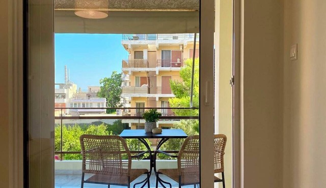 Cosy apartment In the heart of Varkiza 100 meters from the Sea and all Shop area in Vari