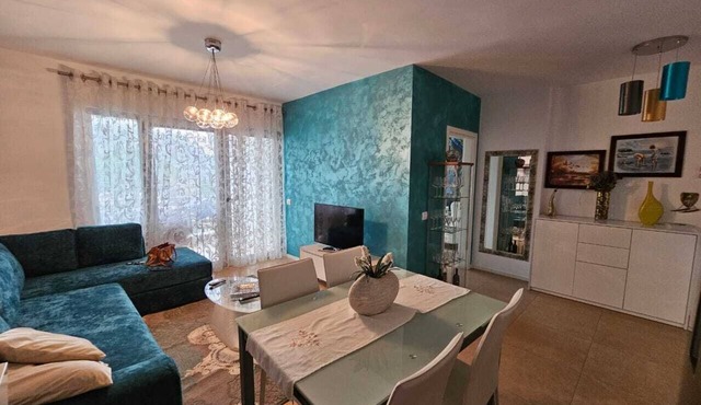 Cosy Apartment offers direct beachfront access and sea view in Durrës