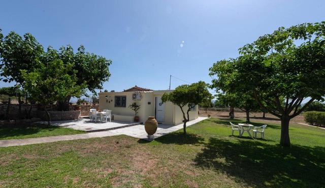 COSY, SUNNY AND RELAXING BEACH HOUSE in Análipsis