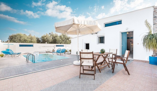 Country House 'Beach Pearl' with Private Pool, Private Terrace and Wi-Fi