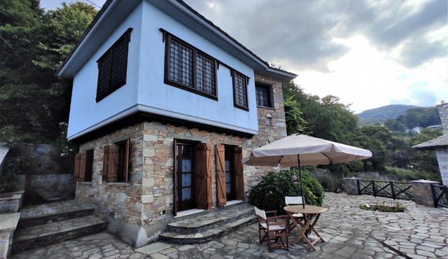 Cozy Blue Stone House with a Great Sea View. in Zagora-Mouresi