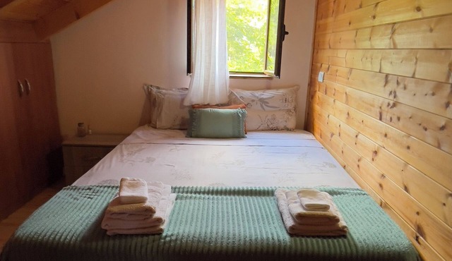 “Cozy Mountain Attic Near Përmet – Sleeps 8 with Epic Views!”
