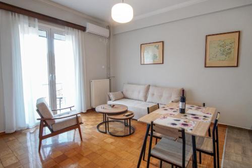 Cozy Nest, One-Bedroom Flat in Athens