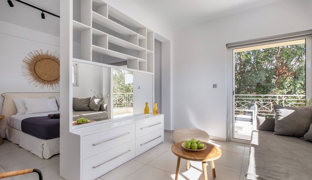 Cozy One-Bedroom Vouliagmeni