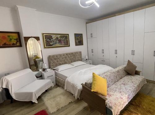 Cozy Riverside Apartment