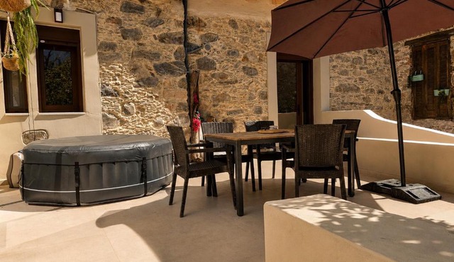 Cretan Philosophy, Relaxury Country Living