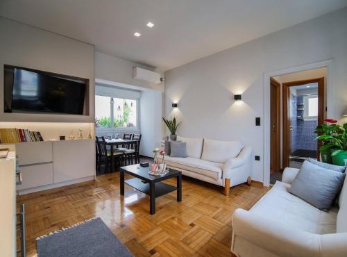 Danae's newly renovated entire cozy apartment