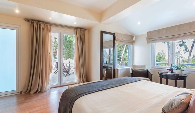 Danai's Secluded Paradise - Azure Coastal Dreams