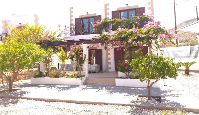 Detached Villa in a quiet area 10 minutes walk to Lindos Square and restaurants in Lindos