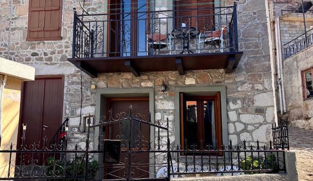 Diamanti Stone House