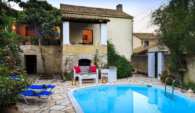 Diamantina - Two Bedroom Villa, Sleeps 4