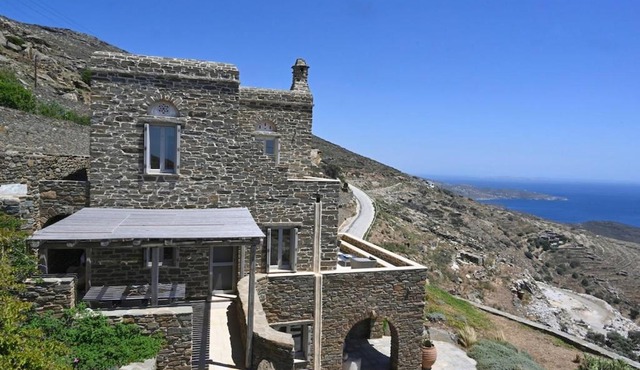 Dioni Tinos, Sea view elegant Villa in Kardiani