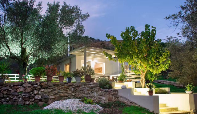 Dolonas Cozy House