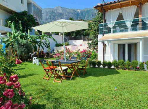 DreamAdes House