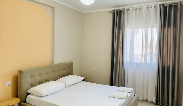 EasySleep: 1-bedroom - City Center Divjake - Free parking, WiFi, AC 413
