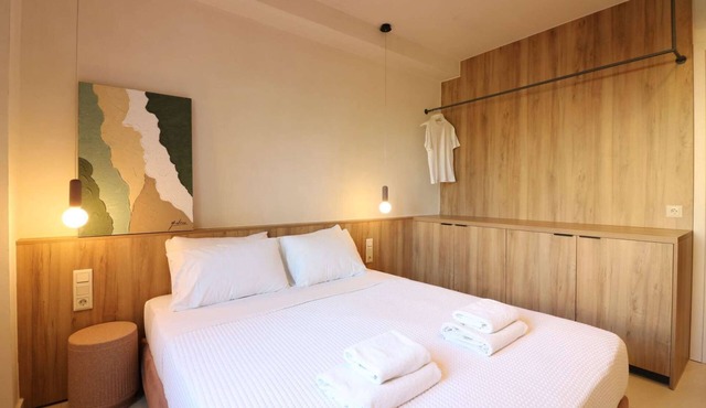 Elegant and Spacious Deluxe Apartment
