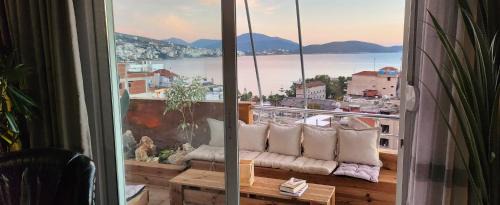 Elegant luxury apartment with sea view