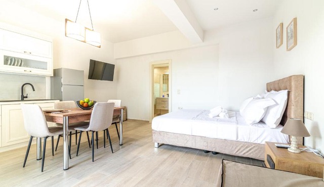 Elegant Suite 2 near the Beach in Ayía Marína