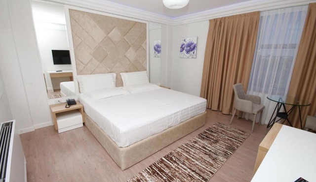 ELJOS HOTEL