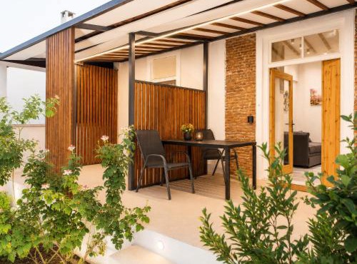 Elvira Boutique Suites - Elegant Studios near the Sea