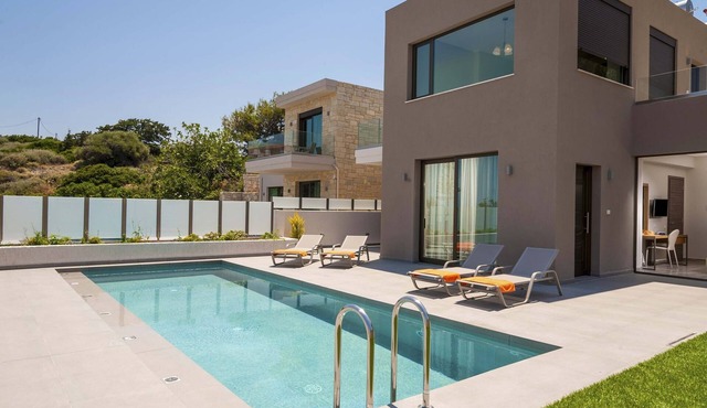 Elvoria Villa II - Luxury close to the Sea in Kalamaki