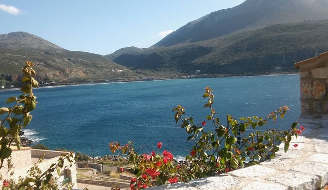 En Plo Luxury Suites in East Mani