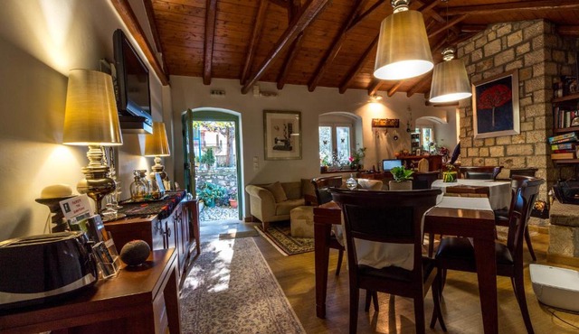Enastron Guesthouse