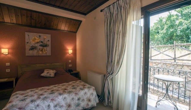 Eptalofos Guesthouse - Cozy Double Nest With Balcony in Delphi