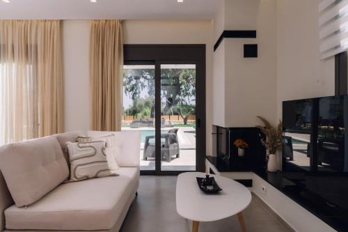 Εveline Luxury Villa