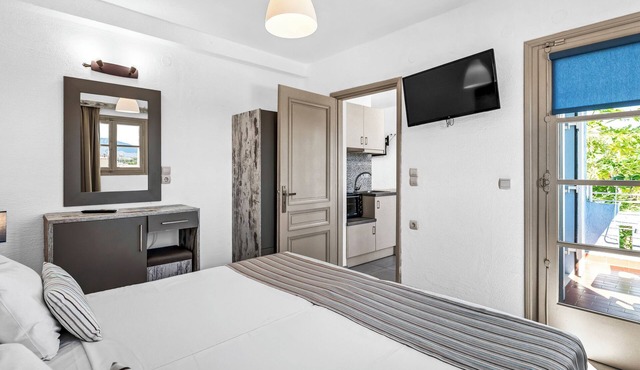 Evina Rooms & Suites
