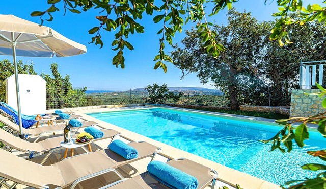 für 12 Personen in Kastellos, Kreta (West-Kreta) by Interhome