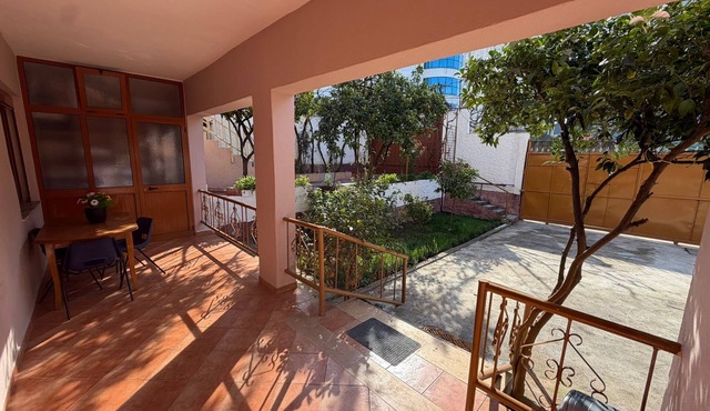 Family home is 4 minute drive to Bunk’Art 1, 8 min walk to Dajti Ekspres Cable in Tiranë